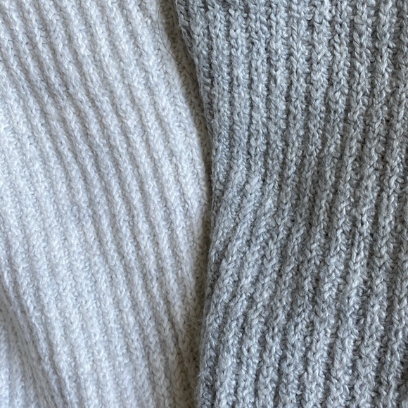 JJ size small turtleneck sweater - Picture 5 of 5